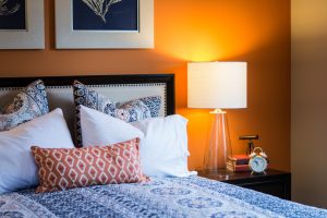 Blue Lamp Bed Bedroom Decor Interior Bedding Design Headboard Orange Walls T20 Qqvpne